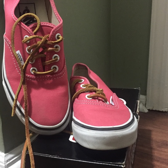 ☆ Authentic Vans sneakers ( barely worn )☆ - Picture 1 of 3